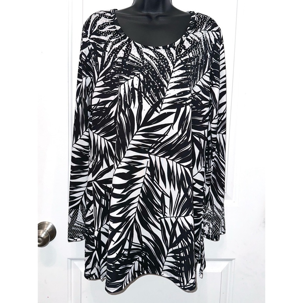 Cover Charge Black White Leaf  Print Embellished Rhinestone Tunic Top